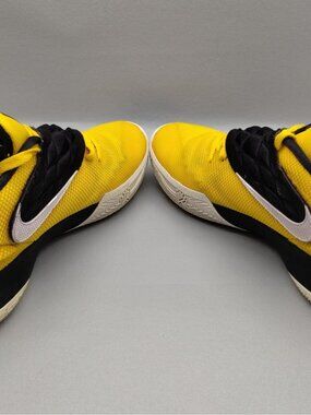 Nike Kyrie 1 Low Amarillo Basketball Sneakers Mens